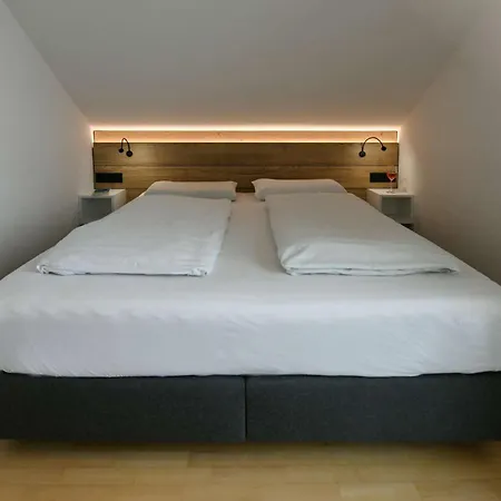 Kaiserhof 311 *